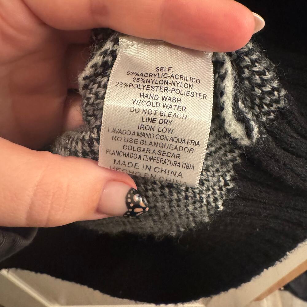 Listicle Black & White Checkered Knit Sweater Vest Oversized Cozy V-Neck Trendy - Picture 4 of 5